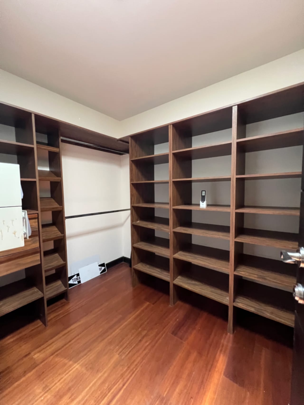 CASA RENTA CONDOMINIO EXCLUSIVO LA JOYA ZONA 10, 430 MTS2, 4 DORMITORIOS $4,500 DÓLARES MÁS IVA — Casa en Alquiler en Zona 10, Guatemala, Ciudad — foto 10 de 17