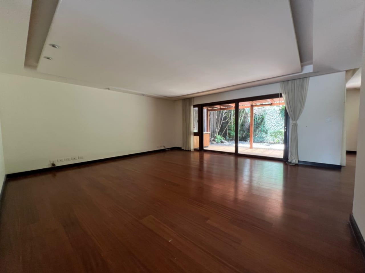 CASA RENTA CONDOMINIO EXCLUSIVO LA JOYA ZONA 10, 430 MTS2, 4 DORMITORIOS $4,500 DÓLARES MÁS IVA — Casa en Alquiler en Zona 10, Guatemala, Ciudad — foto 16 de 17