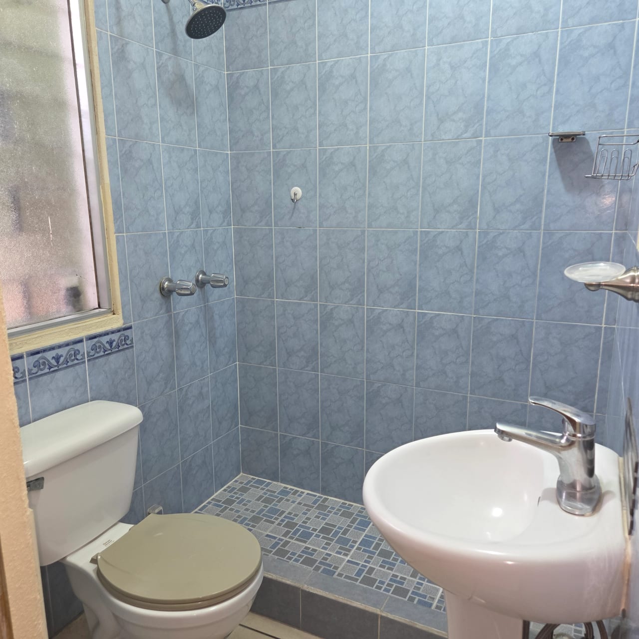 Amplia Casa en Renta Zona 10 — Casa en Alquiler en Zona 10, Guatemala, Ciudad — foto 18 de 18