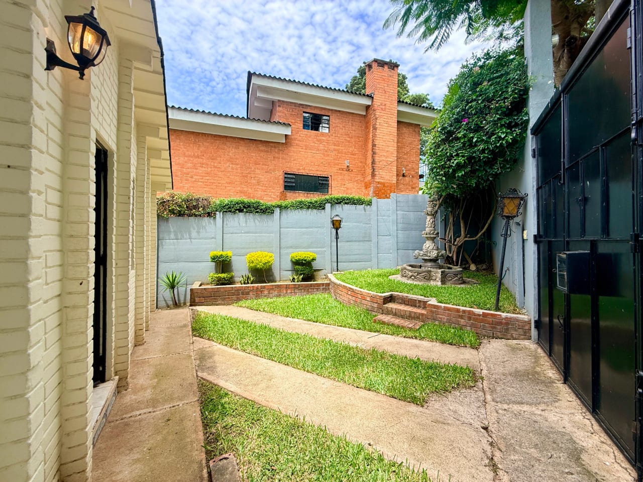 Vendo casa dentro de garita en zona 10 — Casa en Venta en Zona 10, Guatemala, Ciudad — foto 6 de 12