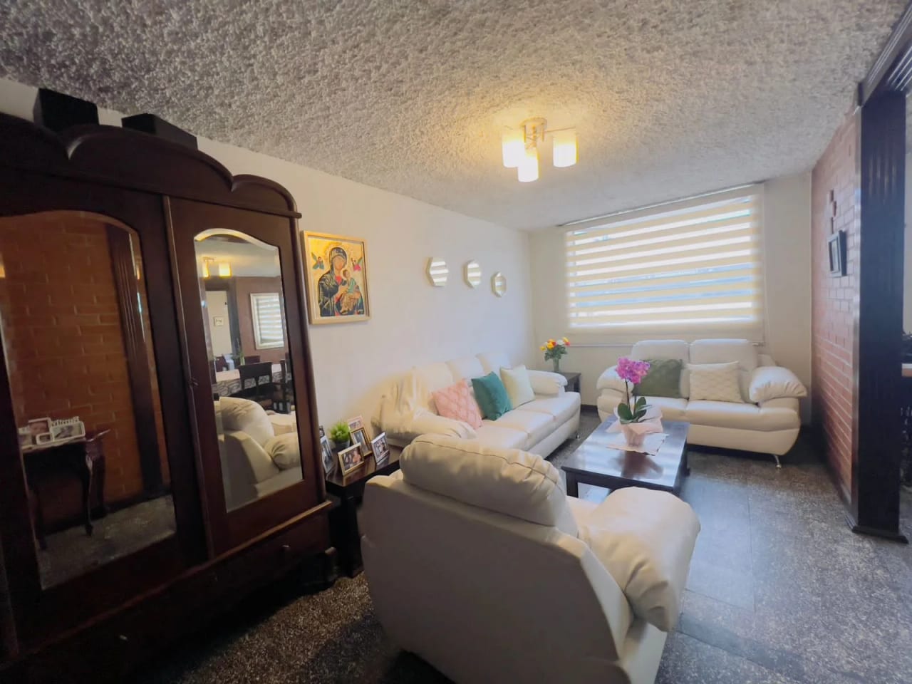 Vendo casa dentro de garita en Santa Rita 2 — Casa en Venta en Zona 2 Mixco, Guatemala, Ciudad — foto 2 de 17