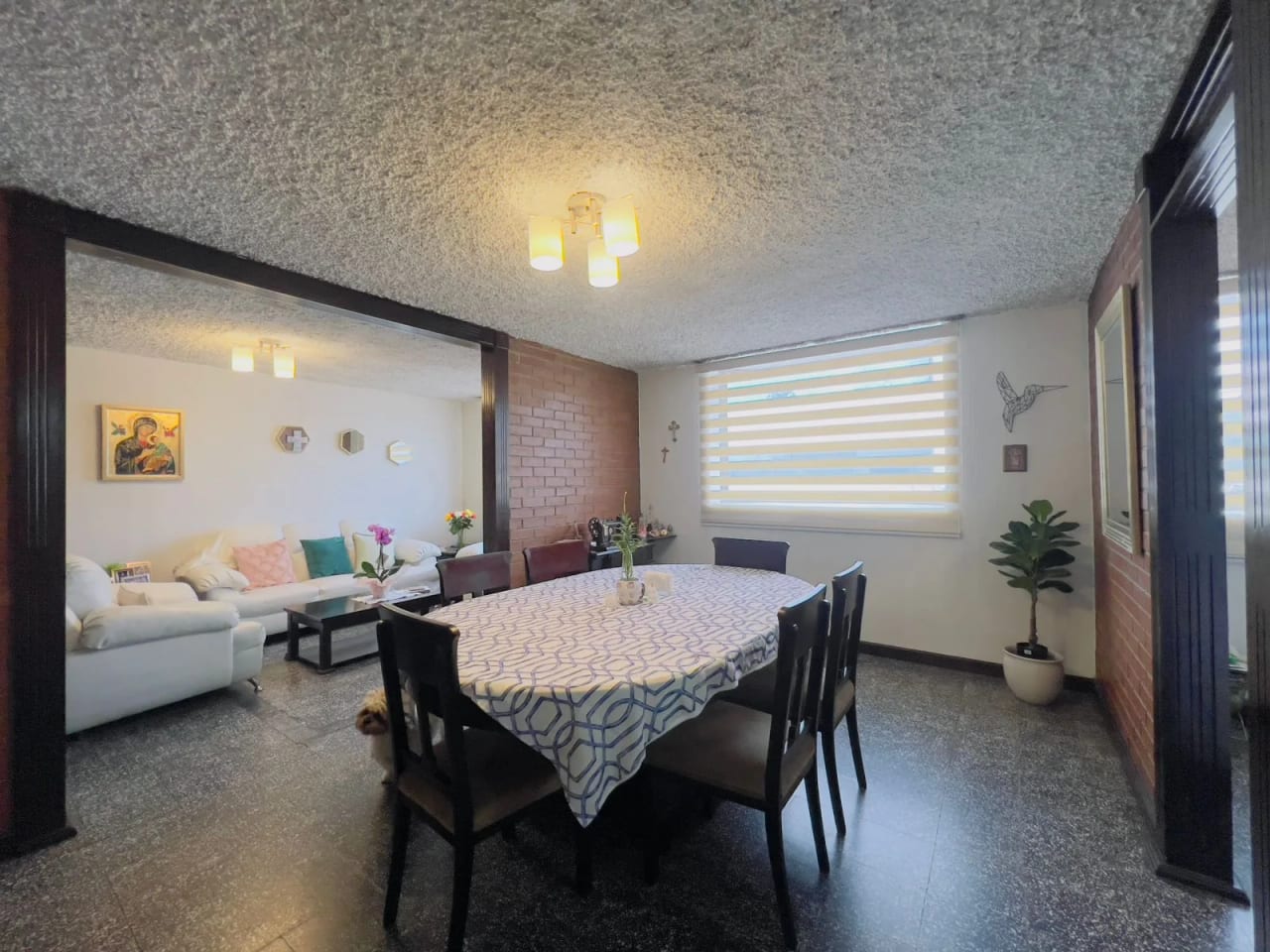 Vendo casa dentro de garita en Santa Rita 2 — Casa en Venta en Zona 2 Mixco, Guatemala, Ciudad — foto 3 de 17