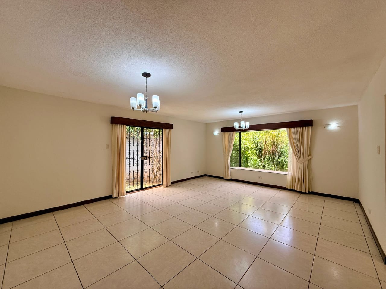 Vendo casa dentro de garita en zona 10 — Casa en Venta en Zona 10, Guatemala, Ciudad — foto 5 de 17
