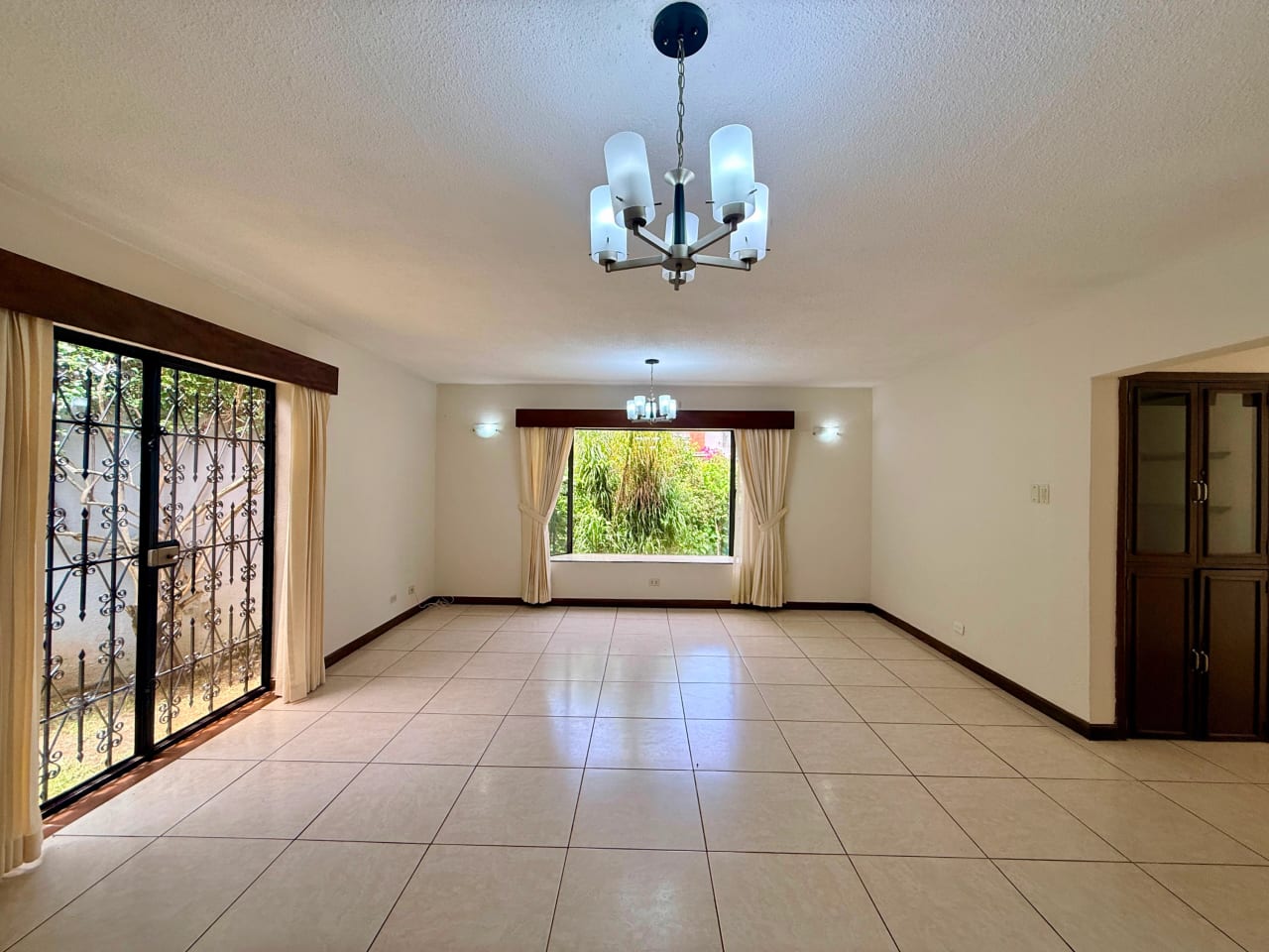 Casa en venta dentro de garita en zona 10 — Casa en Venta en Zona 10, Guatemala, Ciudad — foto 11 de 17