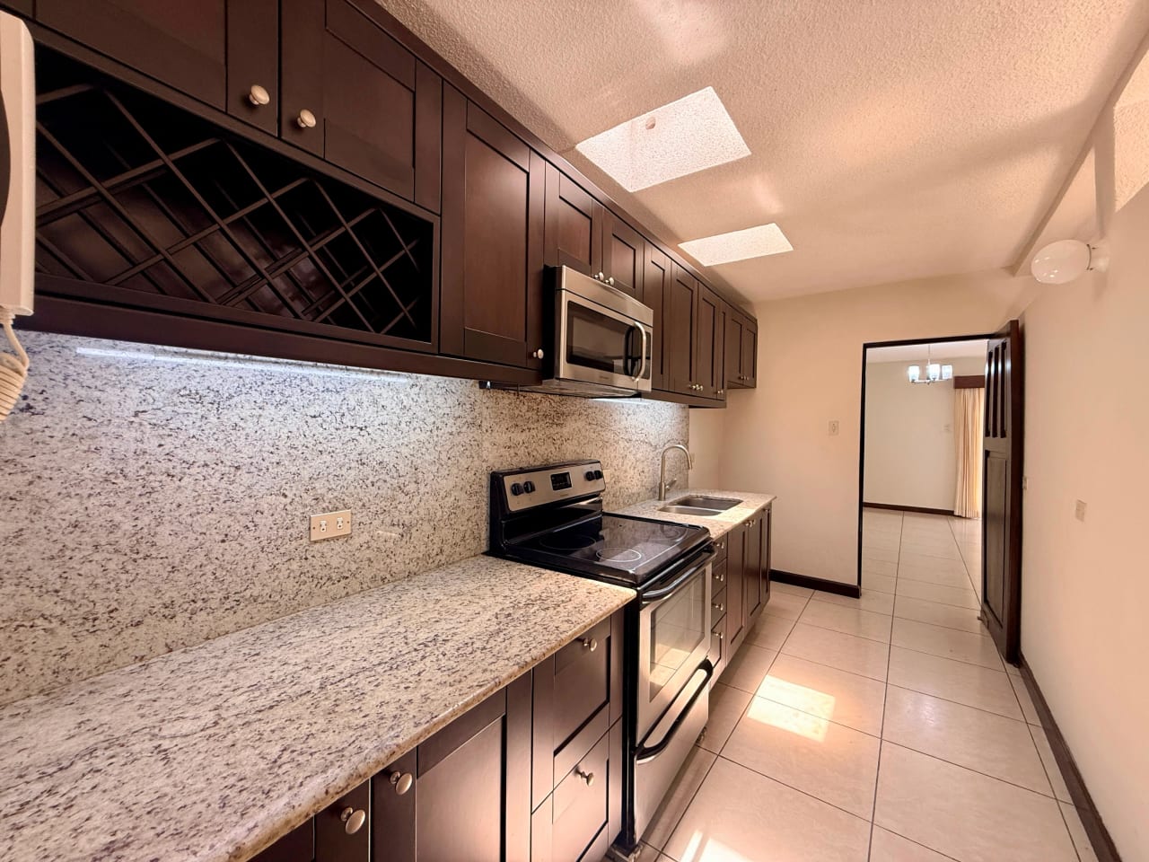 Casa en venta dentro de garita en zona 10 — Casa en Venta en Zona 10, Guatemala, Ciudad — foto 13 de 17