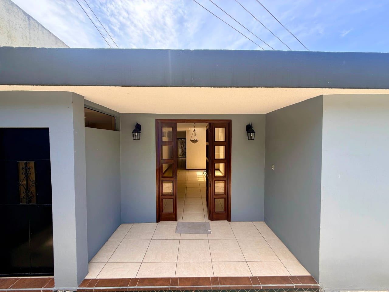Casa en venta dentro de garita en zona 10 — Casa en Venta en Zona 10, Guatemala, Ciudad — foto 3 de 17