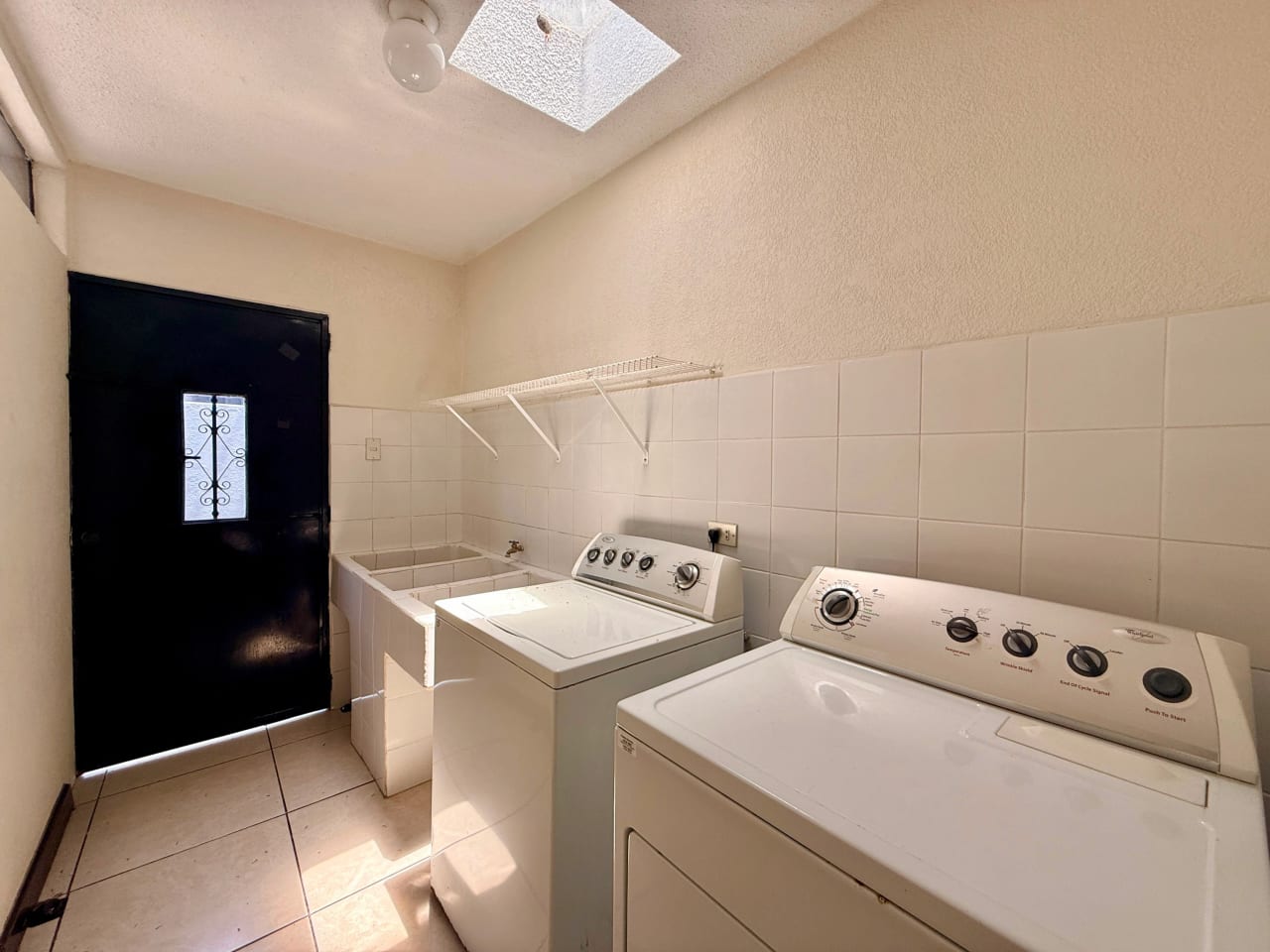Casa en venta dentro de garita en zona 10 — Casa en Venta en Zona 10, Guatemala, Ciudad — foto 10 de 17