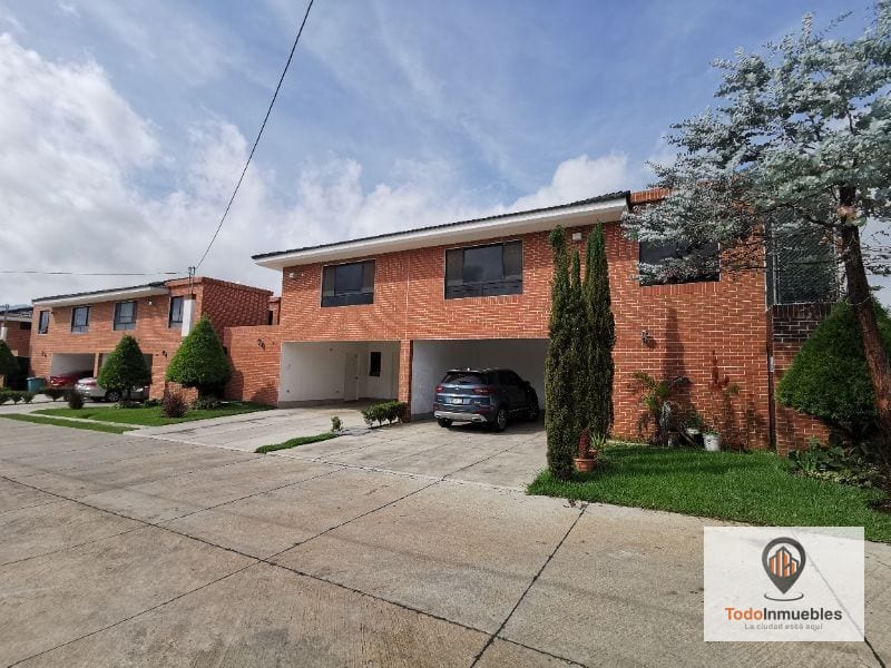 Casa en Venta en Portal de San Isidro 3 — Casa en Venta en Portal de San Isidro III, Zona 16, Guatemala, Ciudad — foto 1 de 13