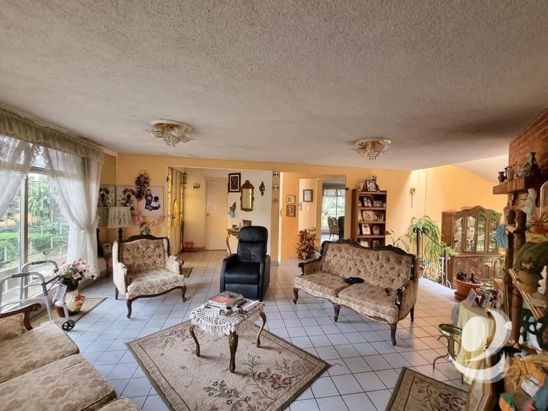 Casa en Venta San Cristóbal con amplio terreno - 1