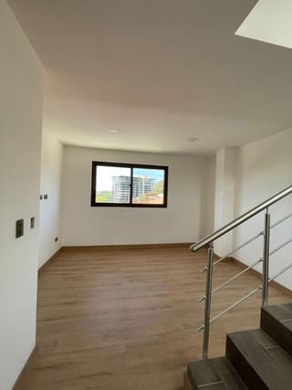 MODERNA CASA EN VENTA | ZONA 15, Colonia La Isla — Casa en Venta en El Maestro II, Zona 15, Guatemala, Ciudad — miniatura 7 de 17