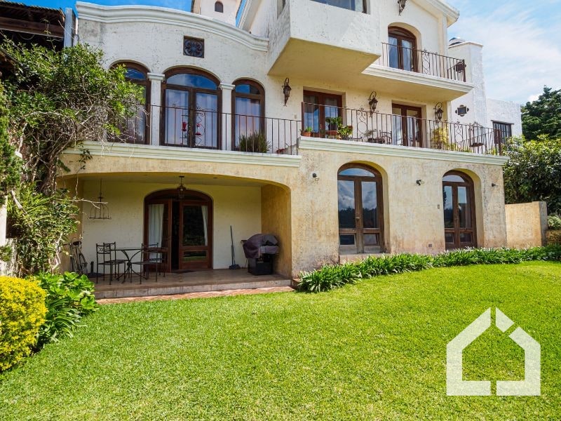 En venta casa de 3 habitaciones y jardín en La Foresta, Fraijanes — Casa en Venta en La Foresta, Carretera a El Salvador, Guatemala, Ciudad — foto 8 de 16
