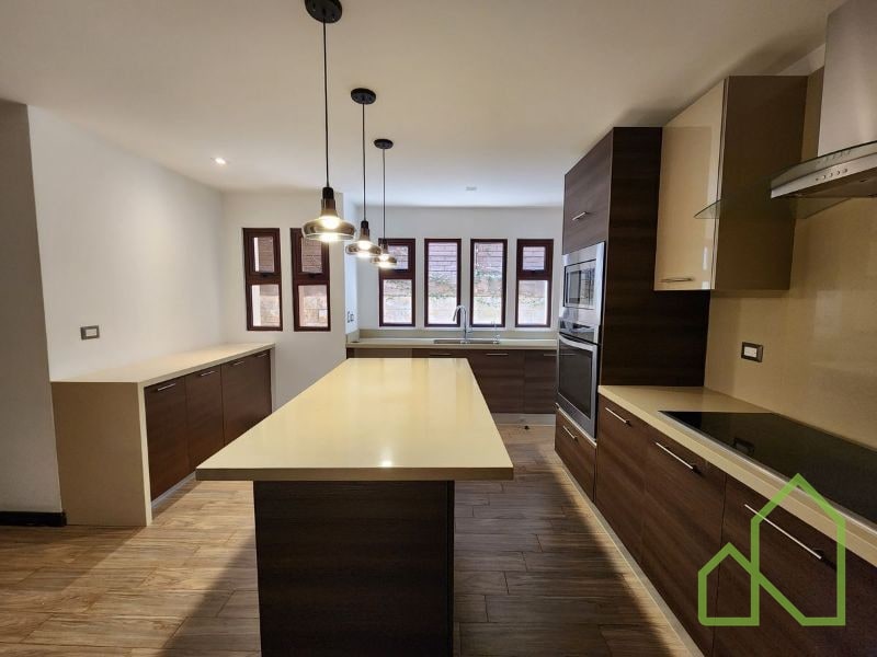 Casa en Venta a 5 minutos de Pradera zona 10 - 3
