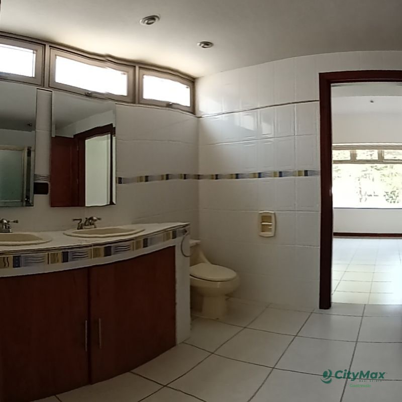 Casa Residencial en Venta en Zona 16 Kanajuyú II - 8