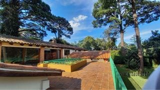 Amplia casa con gran jardín dentro de condominio privado en zona 14 — Casa en Alquiler en Zona 14, Guatemala, Ciudad — miniatura 6 de 8