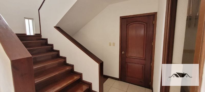 EN RENTA CASA ZONA 14 325 mts2 — Casa en Alquiler en La Cañada, Zona 14, Guatemala, Ciudad — foto 6 de 17