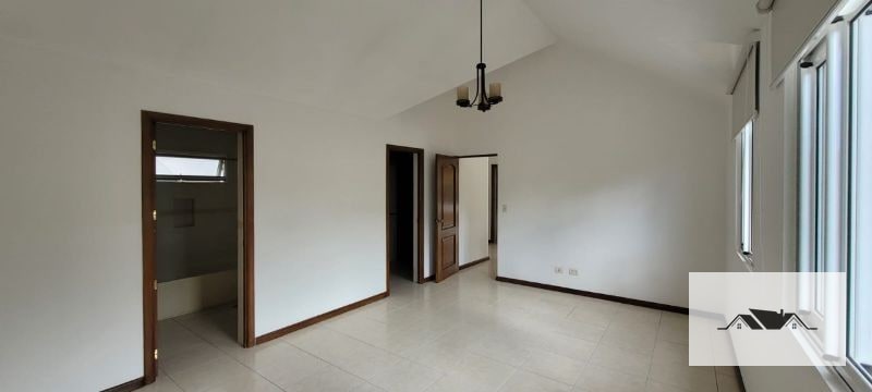 EN RENTA CASA ZONA 14 LA CAÑADA 325 mts2 — Casa en Alquiler en La Cañada, Zona 14, Guatemala, Ciudad — foto 10 de 17
