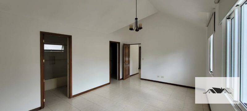 EN RENTA CASA ZONA 14  325 mts2 — Casa en Alquiler en La Cañada, Zona 14, Guatemala, Ciudad — foto 10 de 17
