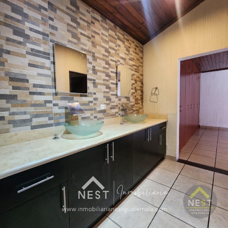 Casa de un nivel, 3 habitaciones y 3 parqueos en renta | SAN LUCAS - Choacorral. - 10