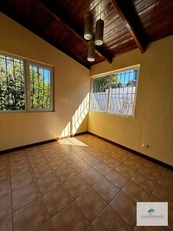 VENTA  DE CASA DE UN NIVEL EN CARRERTERA A EL SALVADOR , LOMAS DE SAN RAFAEL — Casa en Venta en Lomas de San Rafael, Carretera a El Salvador, Guatemala, Ciudad — foto 5 de 15