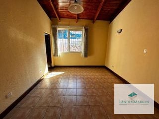 VENTA  DE CASA DE UN NIVEL EN CARRERTERA A EL SALVADOR , LOMAS DE SAN RAFAEL — Casa en Venta en Lomas de San Rafael, Carretera a El Salvador, Guatemala, Ciudad — miniatura 2 de 15