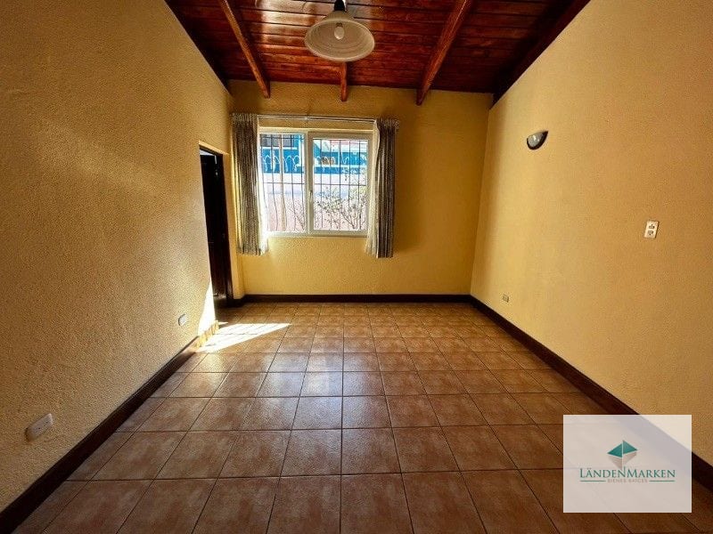 VENTA DE CASA DE UN NIVEL EN CARRERTERA A EL SALVADOR , LOMAS DE SAN RAFAEL — Casa en Venta en Lomas de San Rafael, Carretera a El Salvador, Guatemala, Ciudad — foto 2 de 15