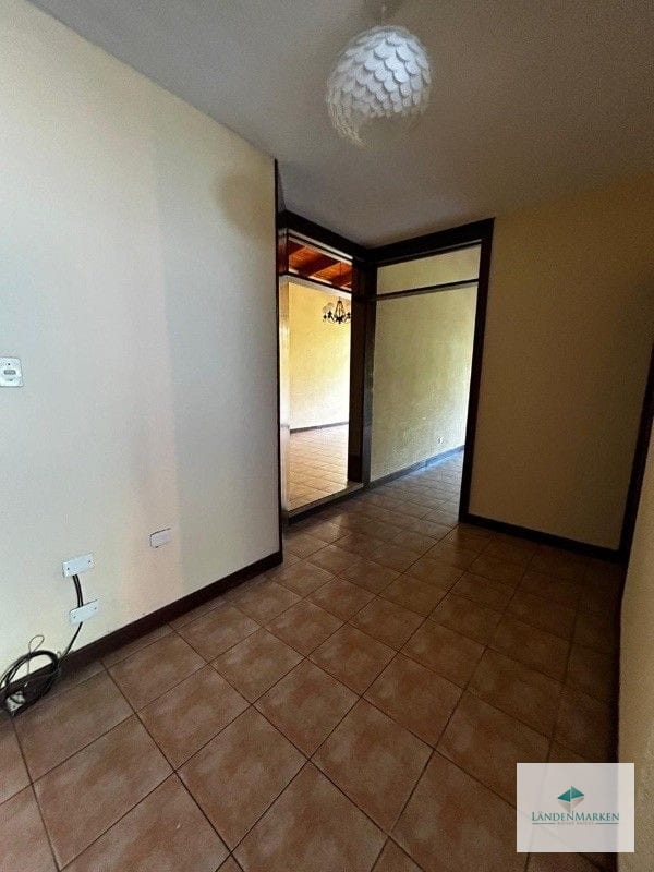 VENTA DE CASA DE UN NIVEL EN CARRERTERA A EL SALVADOR , LOMAS DE SAN RAFAEL — Casa en Venta en Lomas de San Rafael, Carretera a El Salvador, Guatemala, Ciudad — foto 6 de 15