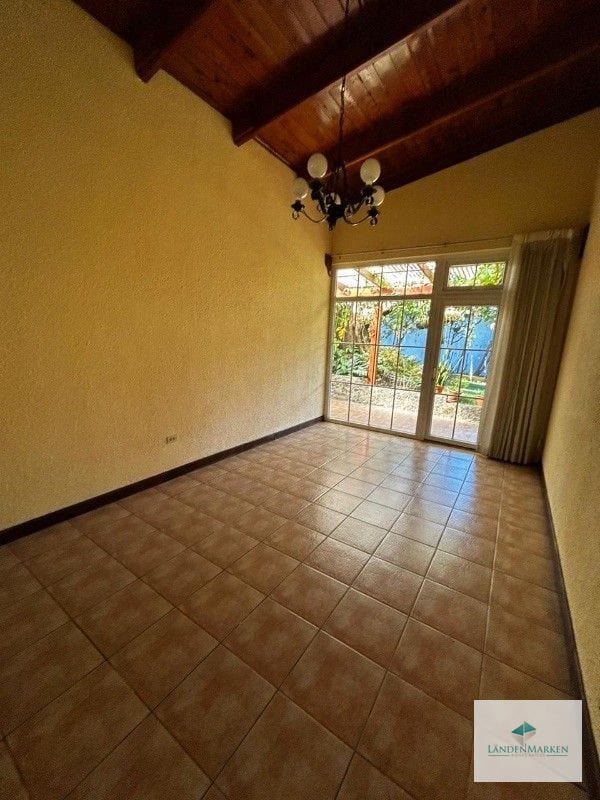 VENTA  DE CASA DE UN NIVEL EN CARRERTERA A EL SALVADOR , LOMAS DE SAN RAFAEL — Casa en Venta en Lomas de San Rafael, Carretera a El Salvador, Guatemala, Ciudad — foto 11 de 15