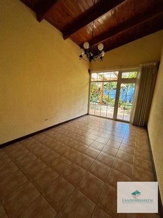 VENTA  DE CASA DE UN NIVEL EN CARRERTERA A EL SALVADOR , LOMAS DE SAN RAFAEL — Casa en Venta en Lomas de San Rafael, Carretera a El Salvador, Guatemala, Ciudad — miniatura 11 de 15