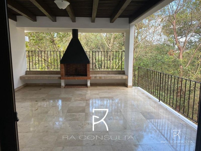 Venta Linda Casa en Encinos de Cayala Zona 16 - 4