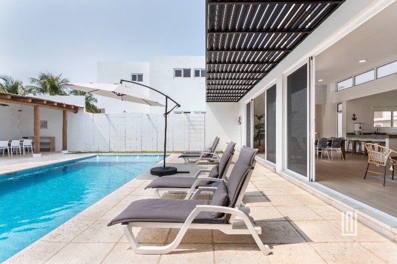 VILLAS AMUEBLADAS frente a playa Monterrico - VENTA - 12