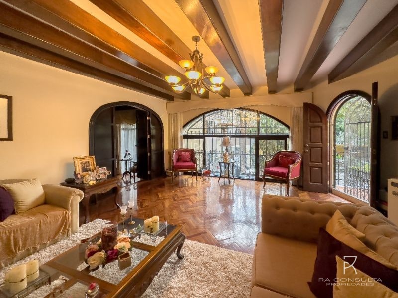 Venta Casa en La Cañada Zona 14 - 1