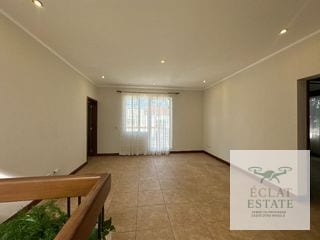 Casa con Amplio Jardín en Alquiler en Portal del Bosque 1, Carretera a El Salvador Km 22.5 — Casa en Alquiler en Portal del Bosque, Carretera a El Salvador, Guatemala, Ciudad — miniatura 4 de 13