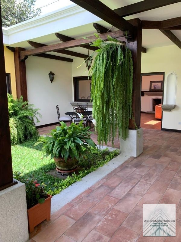 Casa renta amueblada Cond. Villas de Santa Catarina Bobadilla Antigua Guatemala - 2