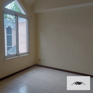 En Renta Hermosa Casa Zona 10  Condominio Reina Sofia — Casa en Alquiler en Zona 10, Guatemala, Ciudad — miniatura 7 de 10