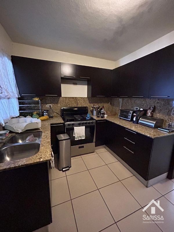 CASA EN VENTA ZONA 16 - 3 Habitaciones + estudio - 2
