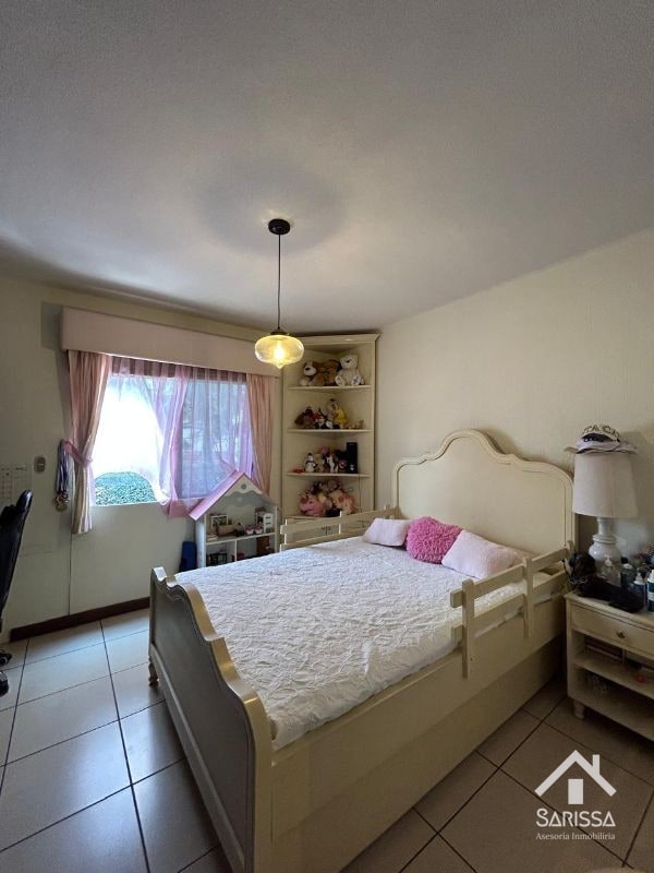 CASA EN VENTA ZONA 16 - 3 Habitaciones + estudio - 6