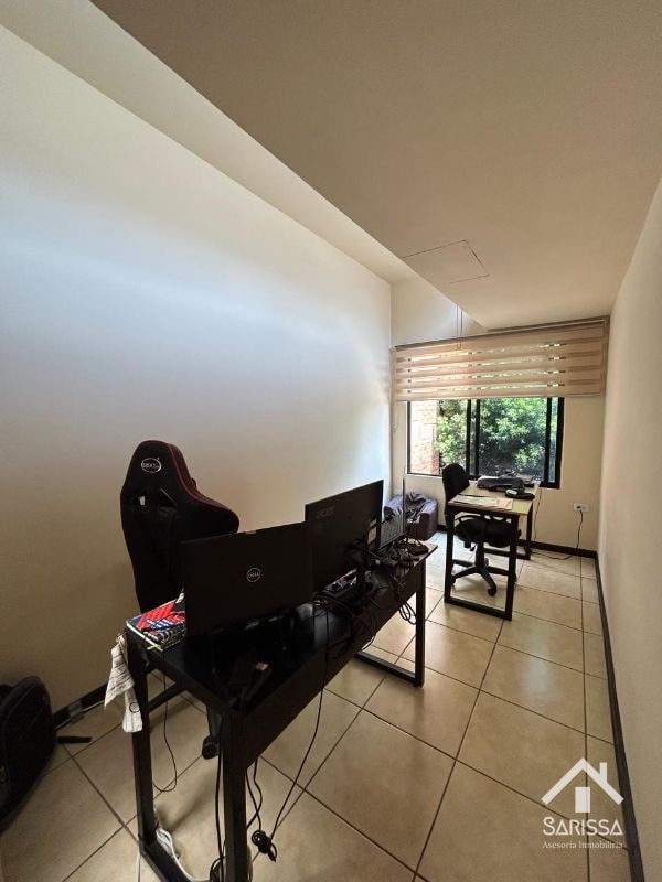 CASA EN VENTA ZONA 16 - 3 Habitaciones + estudio - 9