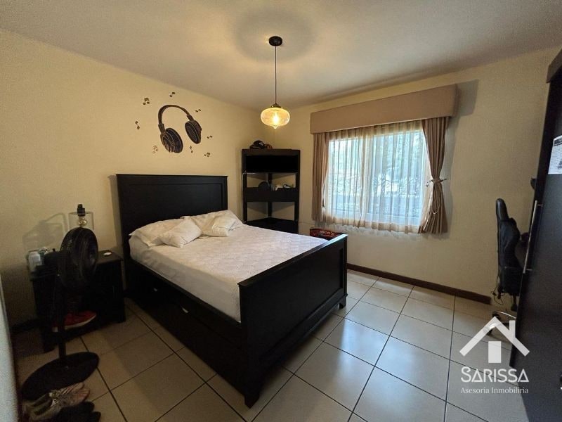 CASA EN VENTA ZONA 16 - 3 Habitaciones + estudio - 5