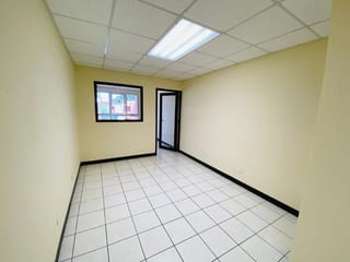 Oficina en Renta de 94 mts2 Zona 10 Entrada a Oakland — Oficina en Alquiler en Zona 10, Guatemala, Ciudad — miniatura 4 de 6