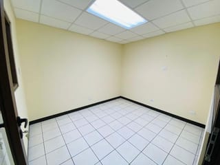 Oficina en Renta de 94 mts2 Zona 10 Entrada a Oakland — Oficina en Alquiler en Zona 10, Guatemala, Ciudad — miniatura 2 de 6