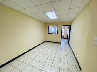 Oficina en Renta de 94 mts2 Zona 10 Entrada a Oakland — Oficina en Alquiler en Zona 10, Guatemala, Ciudad — miniatura 1 de 6