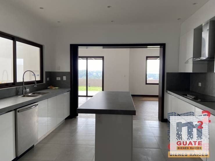 Casa en Alquiler, Zona 16 - 12