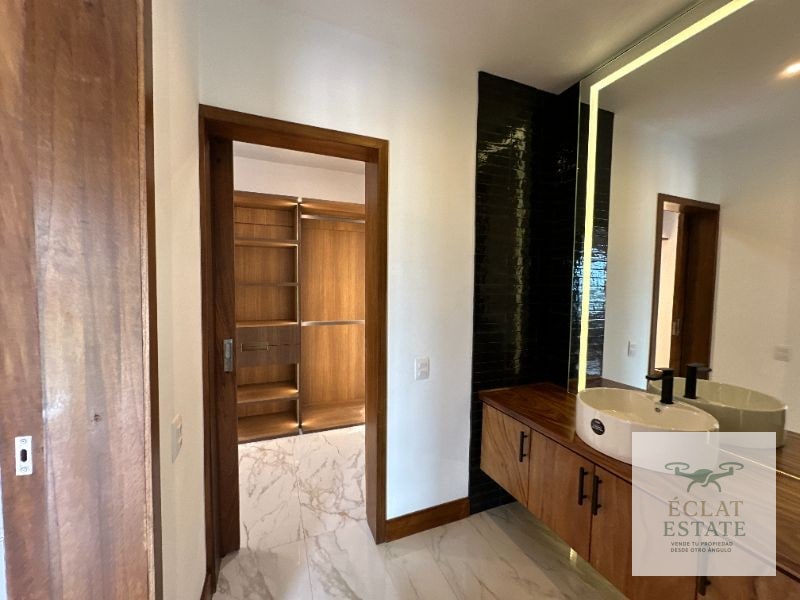 Casa en Venta en Los Franciscanos, Antigua Guatemala: Lujo y Confort - 15