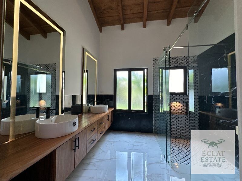 Casa en Venta en Los Franciscanos, Antigua Guatemala: Lujo y Confort - 8