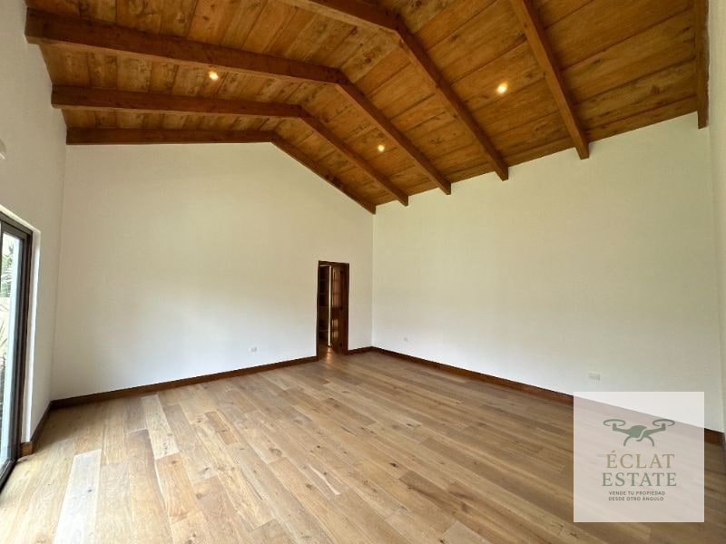 Casa en Venta en Los Franciscanos, Antigua Guatemala: Lujo y Confort - 5