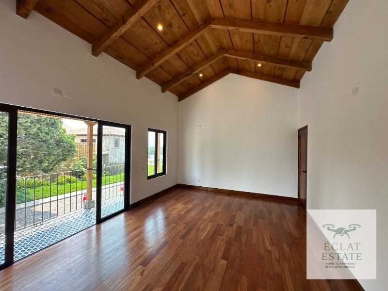 Casa en Venta en Los Franciscanos, Antigua Guatemala: Lujo y Confort - 12
