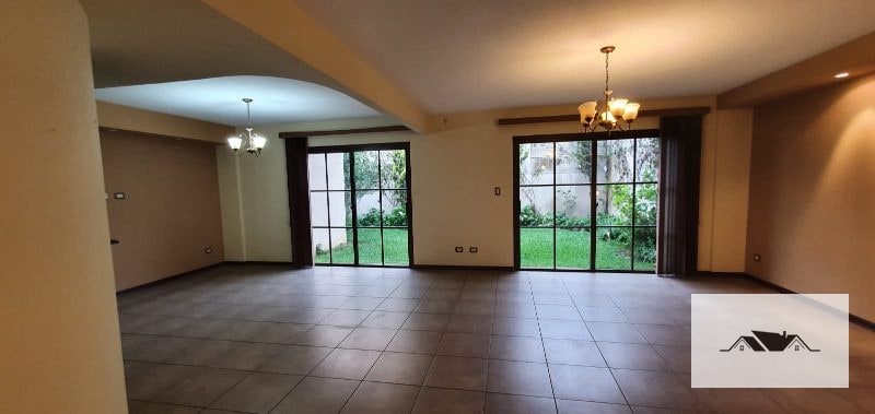 En Venta Casa Zona 16, Villas Suiza — Casa en Venta en Zona 16, Guatemala, Ciudad — foto 2 de 16