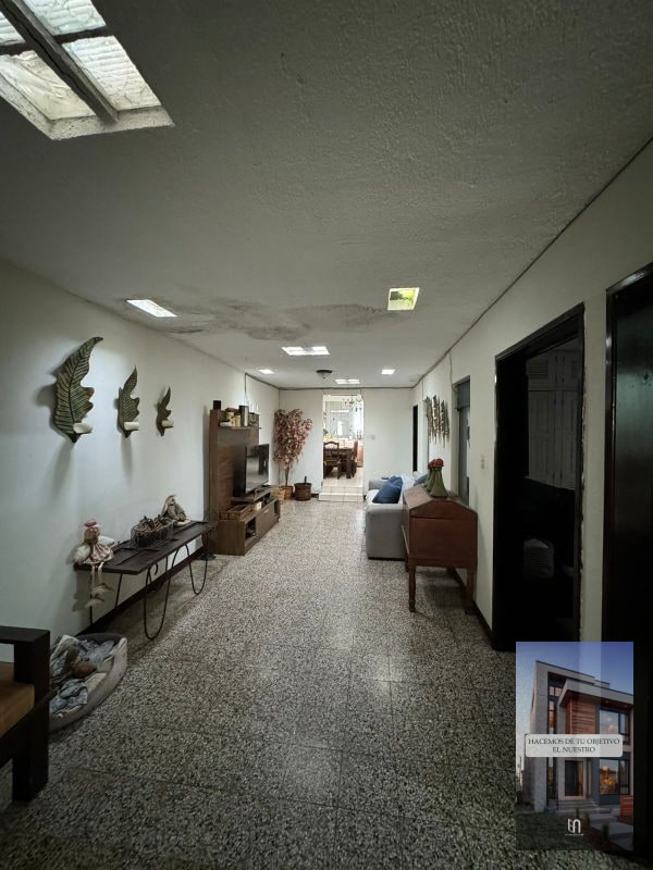 VENDO CASA A 5 MINUTOS DE PRADERA ZONA 10 - 5