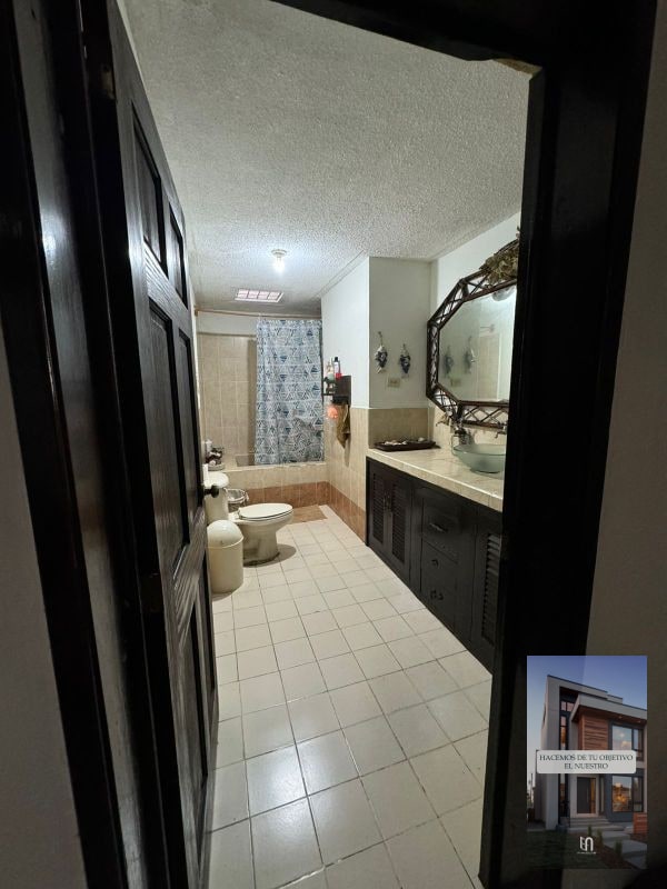 VENDO CASA A 5 MINUTOS DE PRADERA ZONA 10 - 9