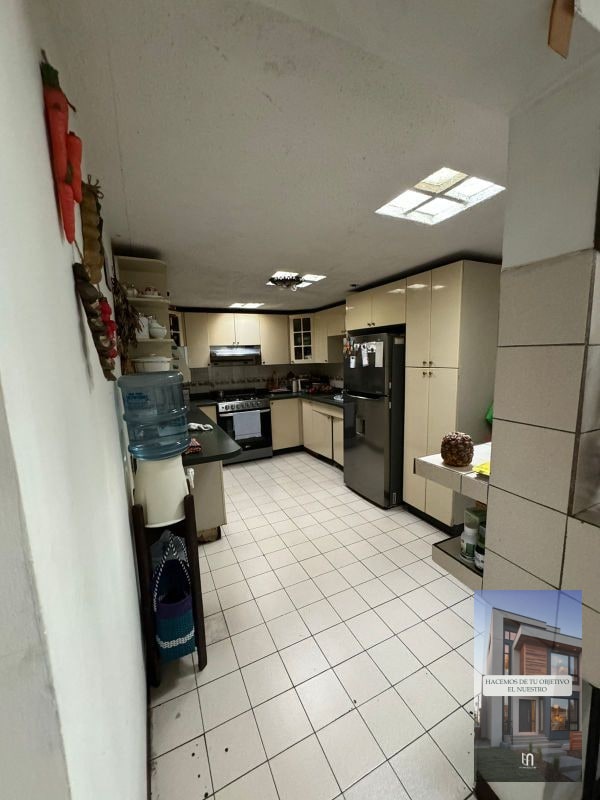 VENDO CASA A 5 MINUTOS DE PRADERA ZONA 10 - 2